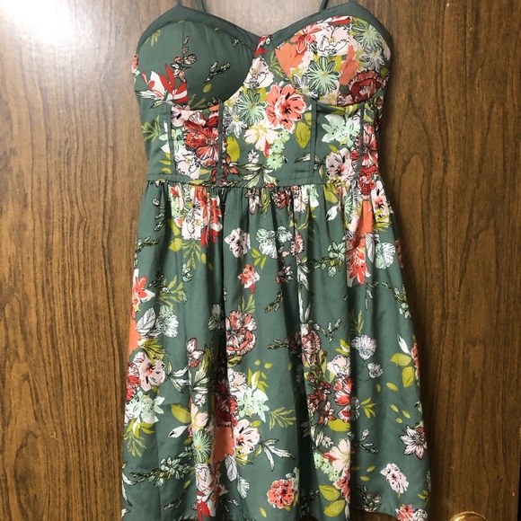 Various womens clothes - Picture 5 of 10